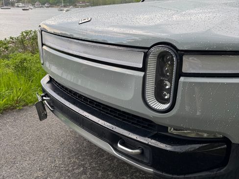 Used 2023 Rivian R1T AWD Adventure image 19