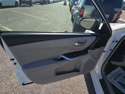 Used 2017 Toyota Camry LE image 8