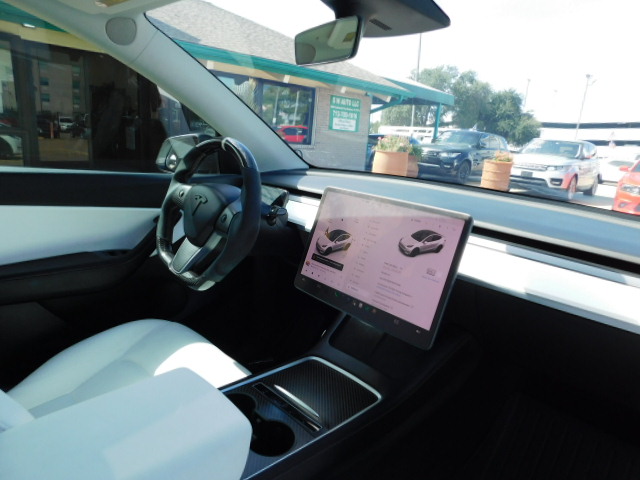 Used 2022 Tesla Model Y AWD Performance image 21