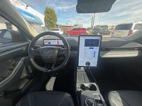 Used 2021 Ford Mustang Mach-E Premium image 12