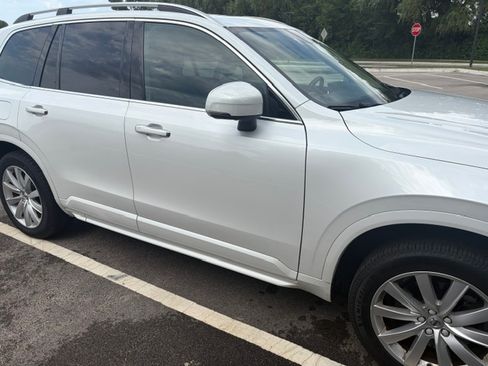 Used 2017 Volvo XC90 AWD T6 Momentum image 3