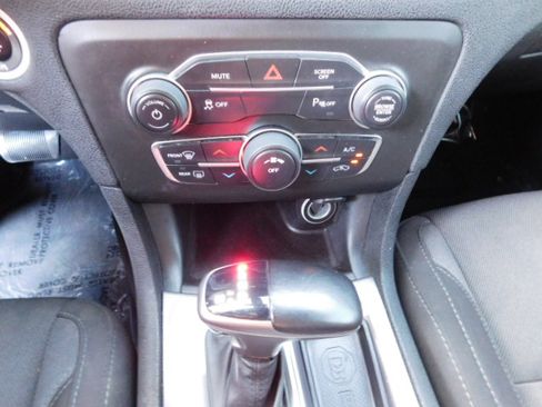 Used 2022 Dodge Charger SXT image 19