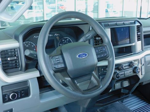 Used 2023 Ford F250 4x4 Crew Cab Super Duty image 17