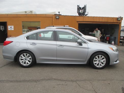 Used 2015 Subaru Legacy 2.5i Premium image 2