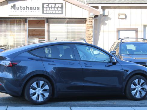 Used 2024 Tesla Model Y AWD image 3