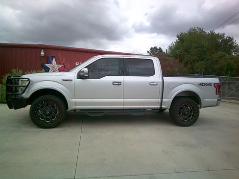 Used 2016 Ford F150 Lariat image 2