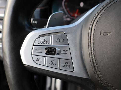 Used 2021 BMW 750i xDrive image 27