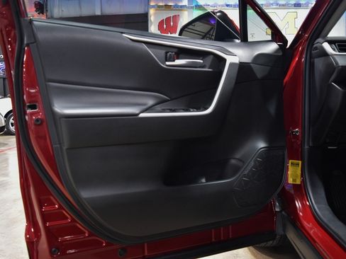 Used 2021 Toyota RAV4 XLE image 30