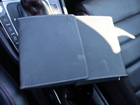 Used 2019 Volkswagen GTI SE image 32