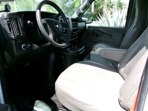Used 2017 Chevrolet Express 2500 UNAVAIL RWD image 5