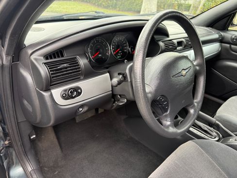 Used 2005 Chrysler Sebring Touring image 59