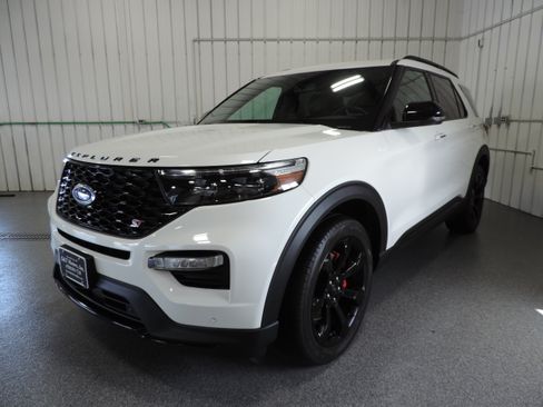 Used 2023 Ford Explorer 4WD ST image 1