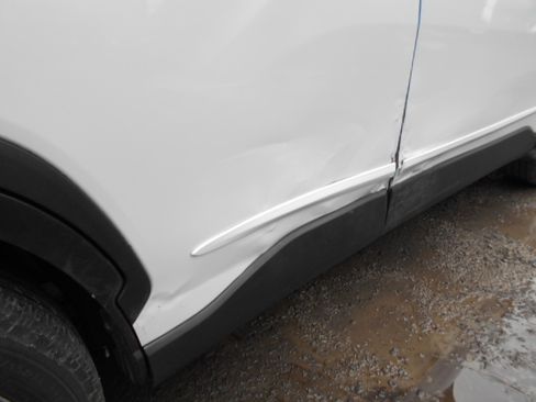 Used 2022 Toyota Corolla Cross XLE image 5