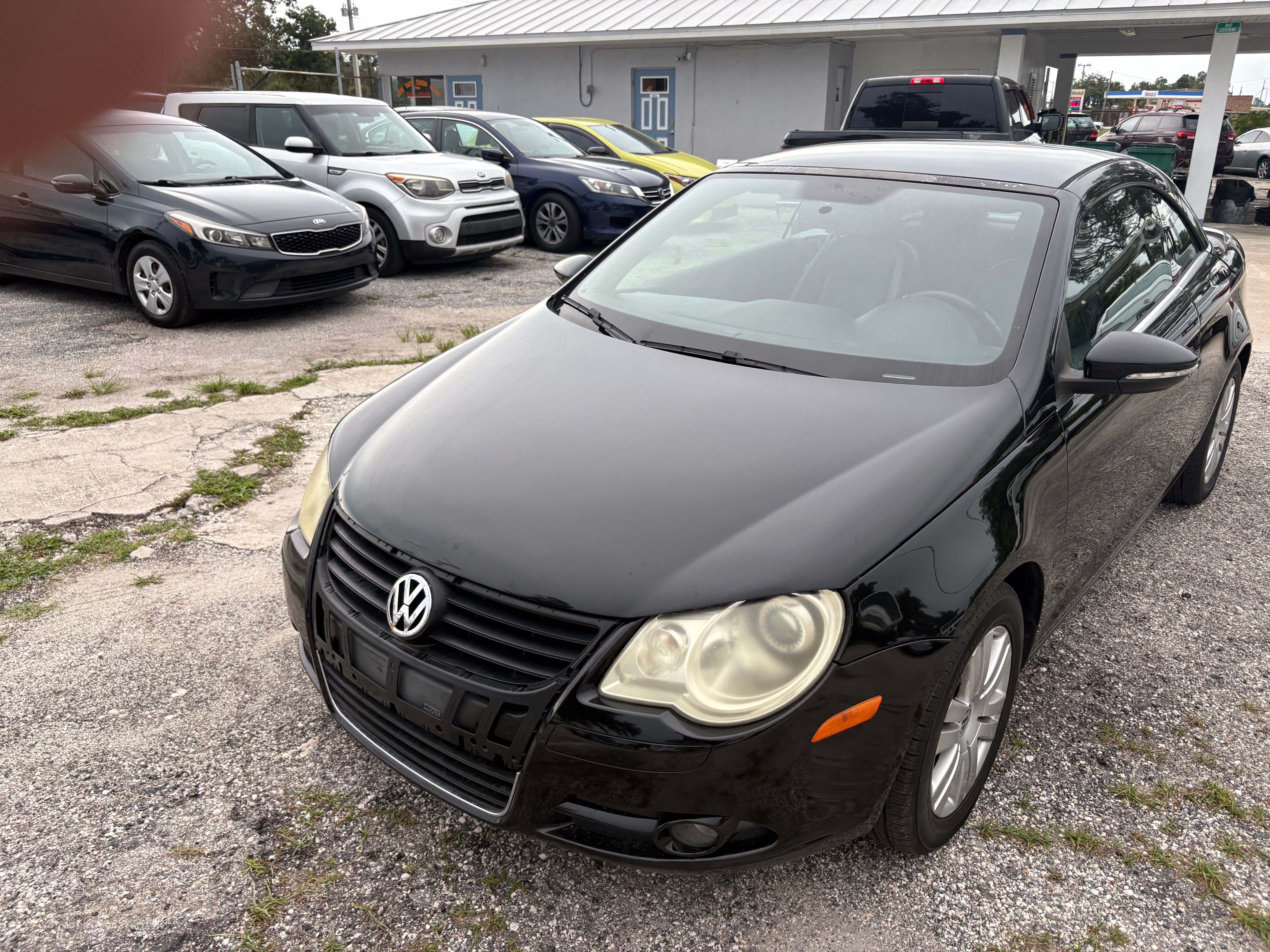 Used 2010 Volkswagen Eos Komfort FWD image 1
