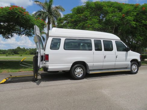 Used 2011 Ford E-350 and Econoline 350 Extended Super Duty RWD image 21