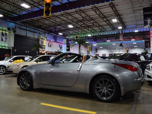 Used 2005 Nissan 350Z Touring RWD image 11