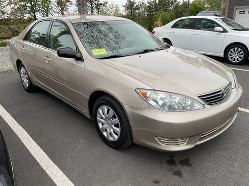 Used 2005 Toyota Camry LE FWD Sedan 2.4L 4-Cyl image 3