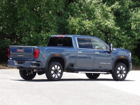 Used 2025 GMC Sierra 2500 4x4 Crew Cab Denali image 13
