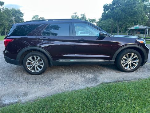 Used 2022 Ford Explorer 2WD XLT image 4