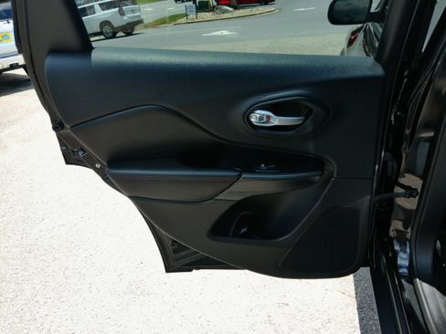 Used 2016 Jeep Cherokee 4WD Trailhawk image 25