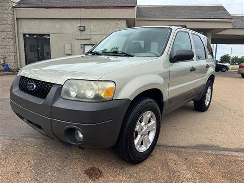 Used 2005 Ford Escape 2WD XLT image 1