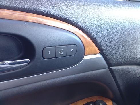 Used 2012 Buick Enclave Premium image 28