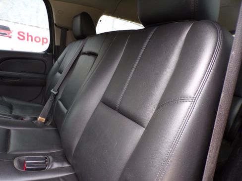 Used 2014 Chevrolet Suburban LT image 7