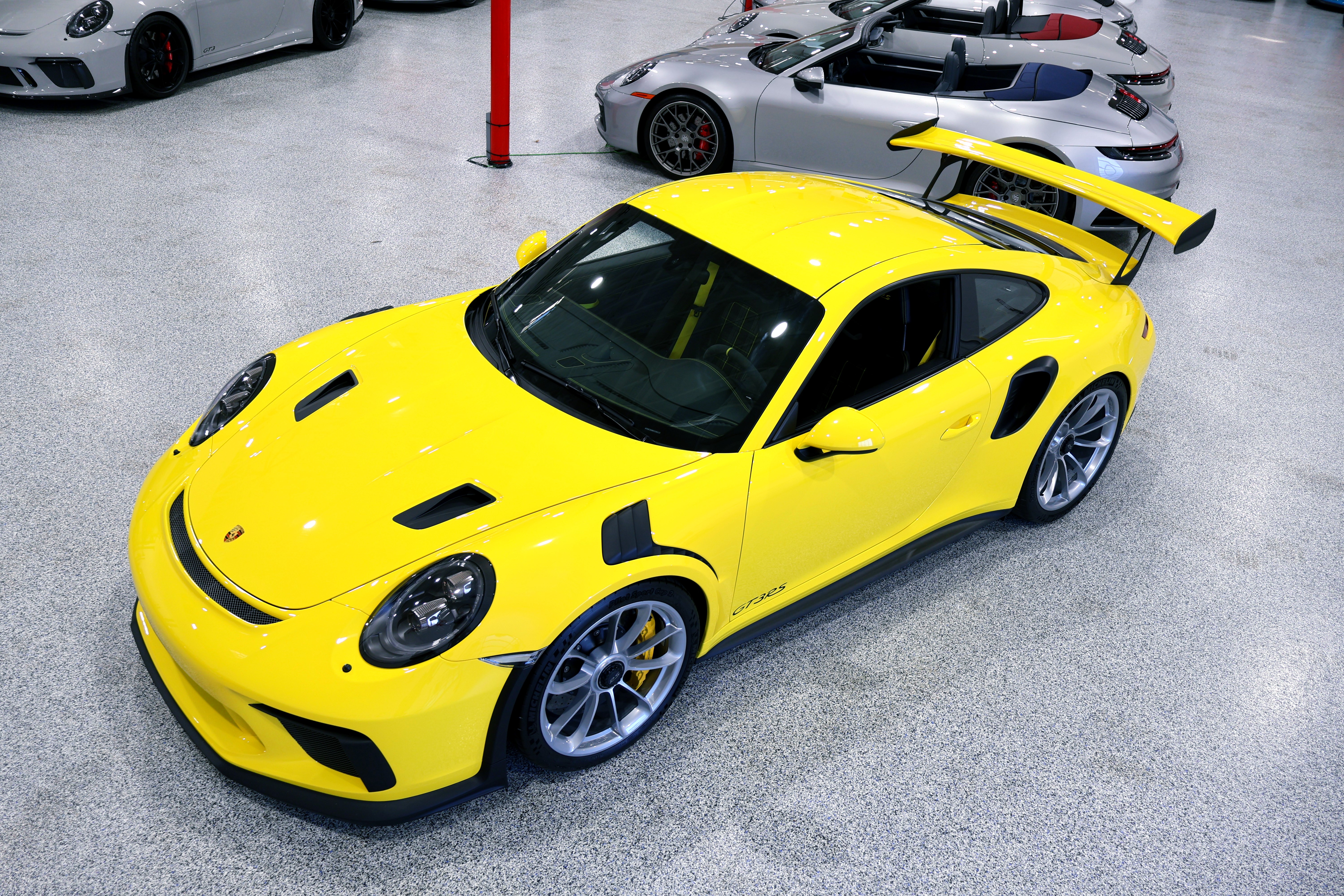 Used 2019 Porsche 911 GT3 RS RWD image 5