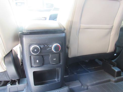 Used 2021 Ford Explorer XLT AWD/4WD image 21
