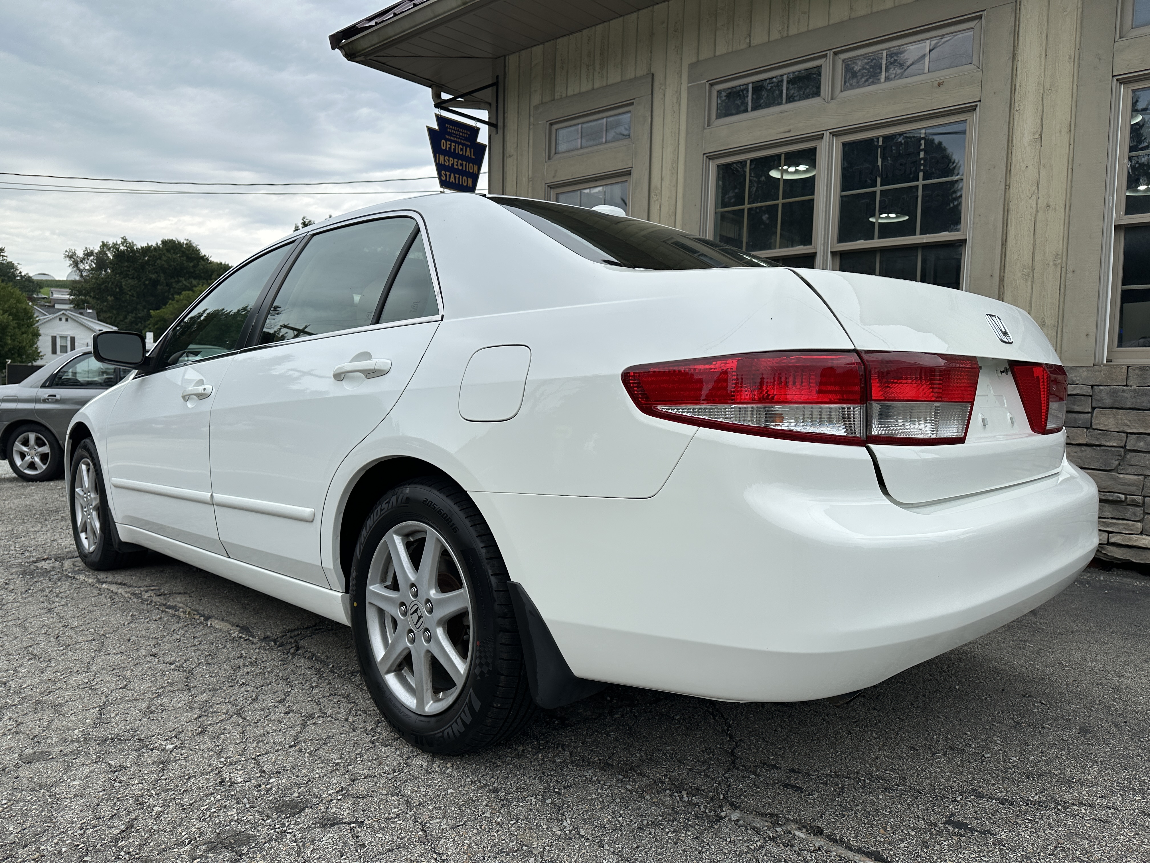 Used 2004 Honda Accord EX V6 Sedan image 3