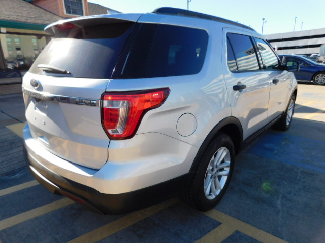 Used 2017 Ford Explorer FWD image 8