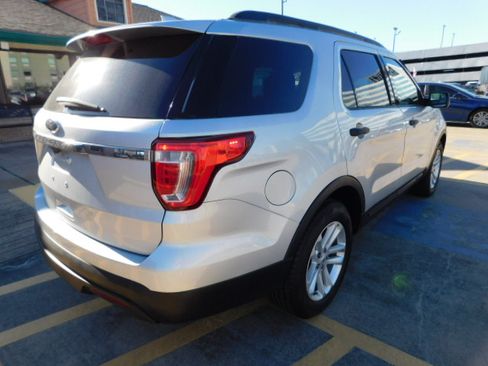 Used 2017 Ford Explorer image 8