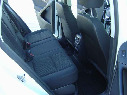 Used 2017 Volkswagen Tiguan 2.0T image 13