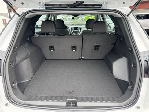 Used 2023 Chevrolet Equinox LS image 18