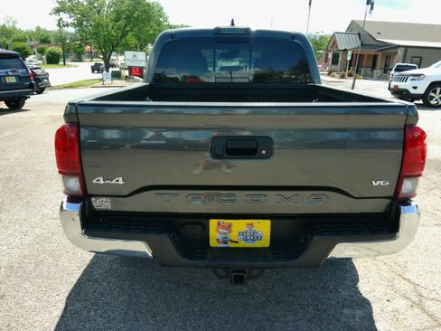 Used 2019 Toyota Tacoma 4x4 Double Cab SR5 image 13