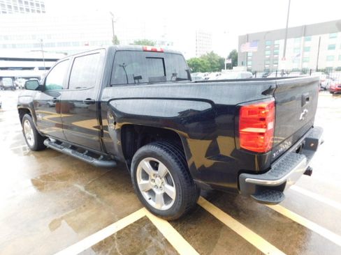 Used 2017 Chevrolet Silverado 1500 2WD Crew Cab LT image 5