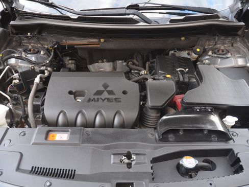 Used 2019 Mitsubishi Outlander 4WD ES image 25