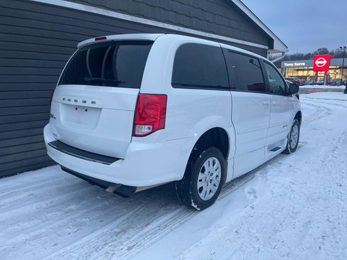 Used 2016 Dodge Grand Caravan SE image 11