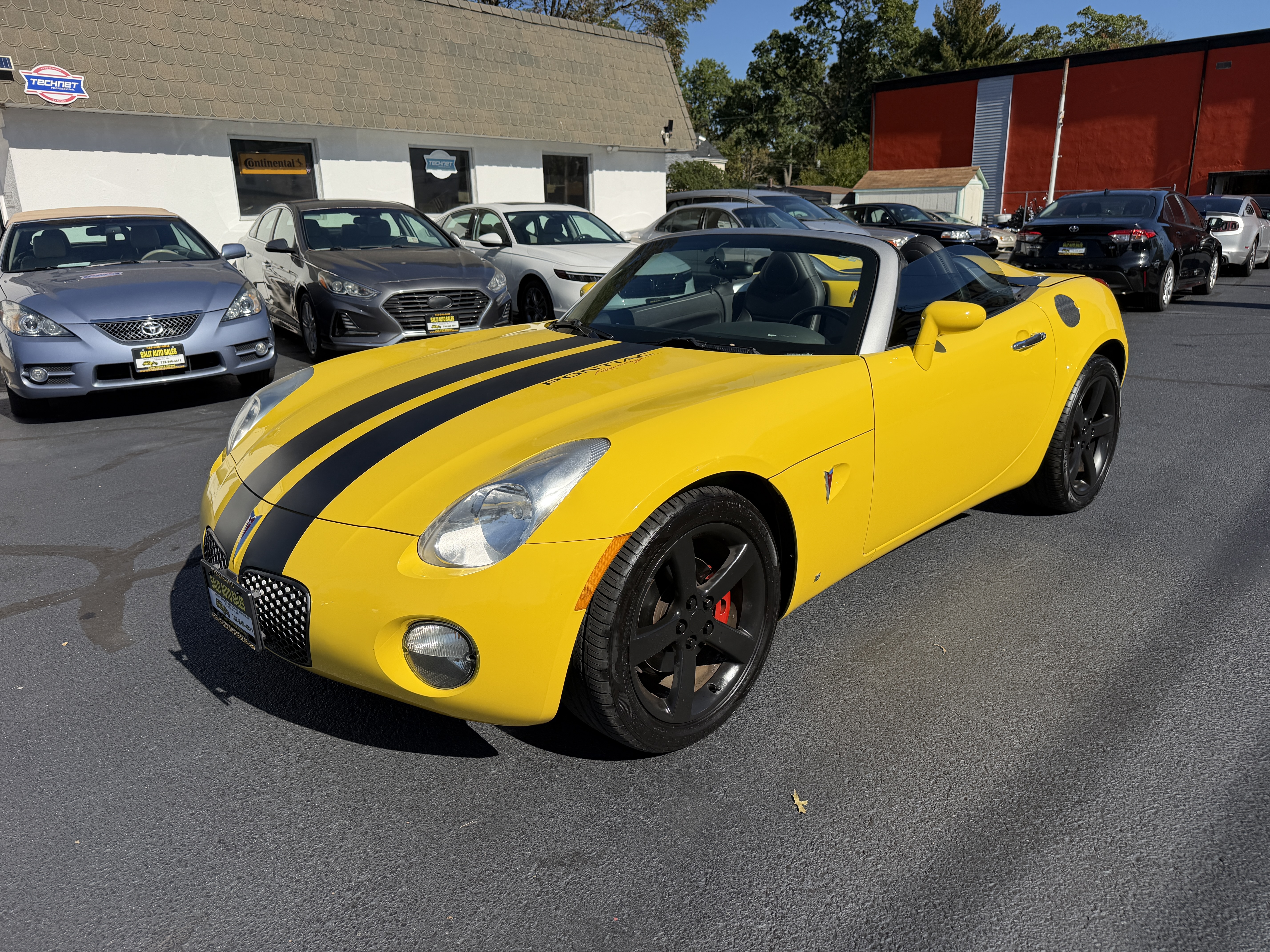 Used 2007 Pontiac Solstice Convertible RWD image 17