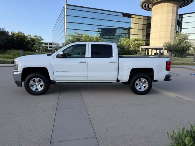 Used 2018 Chevrolet Silverado 1500 2WD Crew Cab LT image 2