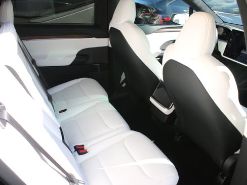 Used 2023 Tesla Model X Long Range image 6