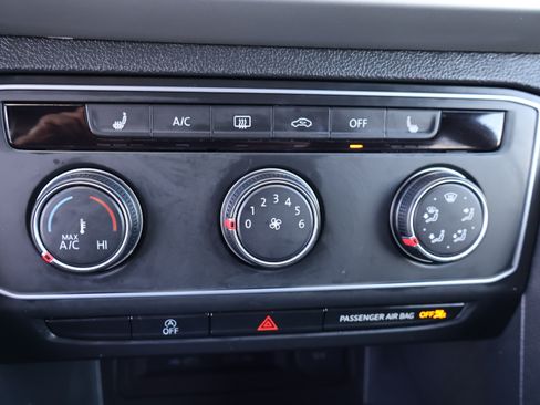 Used 2022 Volkswagen Atlas Cross Sport SE image 26