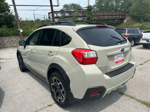 Used 2014 Subaru XV Crosstrek 2.0i Premium image 4
