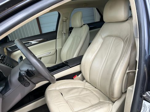 Used 2013 Lincoln MKZ FWD image 9