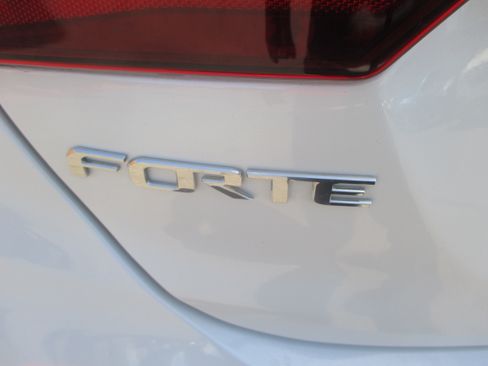 Used 2021 Kia Forte GT-Line Sedan FWD image 10
