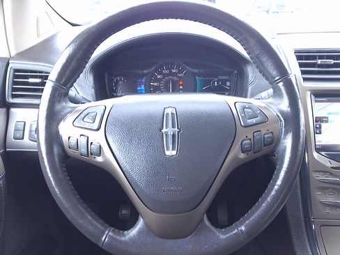 Used 2015 Lincoln MKX image 28