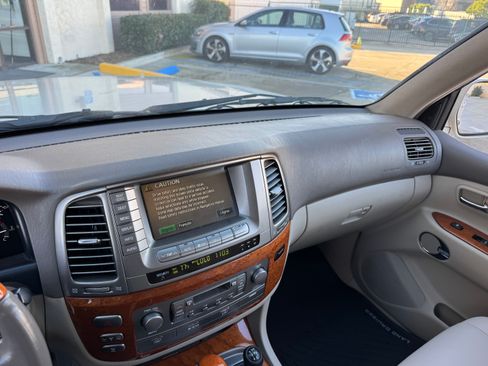 Used 2004 Lexus LX 470 image 36