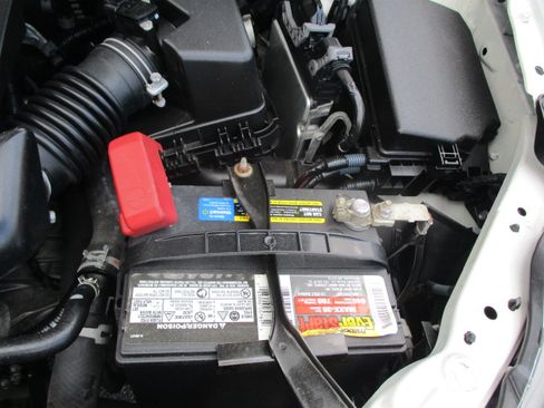 Used 2018 Toyota Corolla LE FWD image 48