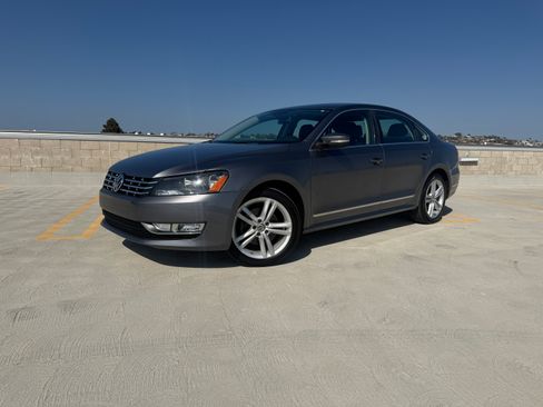 Used 2013 Volkswagen Passat TDI SEL Premium FWD image 2