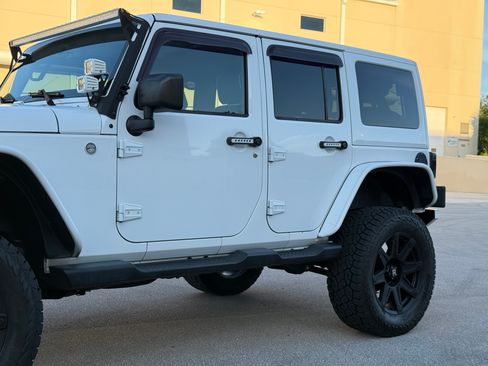 Used 2015 Jeep Wrangler 4WD Unlimited Sahara image 29